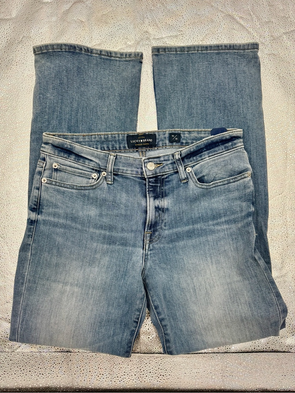 J067 Lucky Brand Women's Size 10 Light Wash Bootcut Jeans - Light Blue